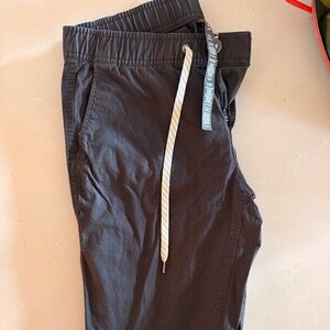 Woman’s Vuori Ripstop Pant in charcoal color size SMALL